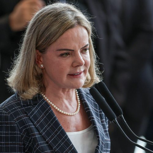 Gelise acusa governadores de direita de quererem submeter o Brasil a interesses dos EUA