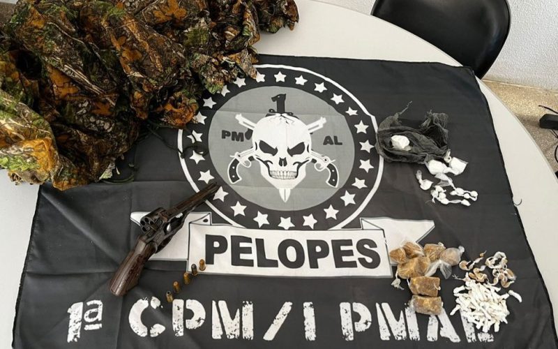 Quatro pessoas são presas por tráfico e posse de armas em Roteiro