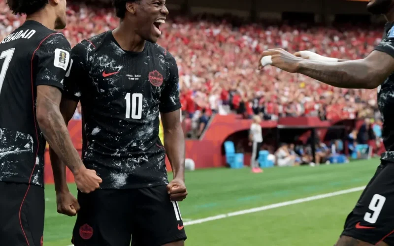 Canadá goleia Catar, conquista primeira vitória em Copas e perde Koné por grave lesão