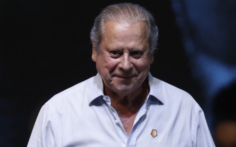 José Dirceu diz que Bolsonaro “não tem condições” de ir para prisão comum