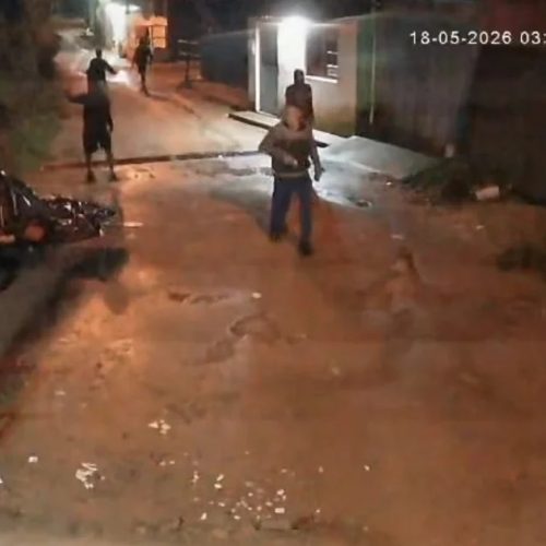 Homens armados que aparecem em vídeo no Benedito Bentes buscavam vingança, aponta delegado