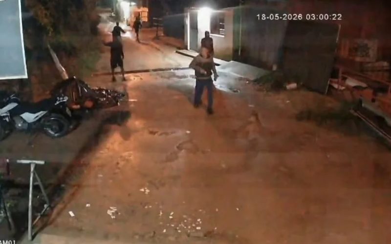Homens armados que aparecem em vídeo no Benedito Bentes buscavam vingança, aponta delegado