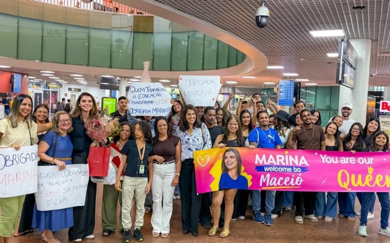 Eterna primeira-dama, Marina JHC é recepcionada com homenagem de mães de estudantes do Maceió Abraça o Mundo