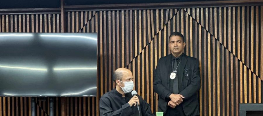 “Ele é doido, esquizofrênico”, afirma defesa de serial killer durante júri
