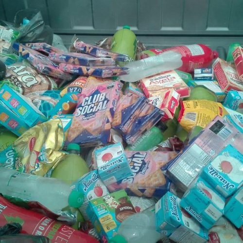 Vigilância Sanitária recolhe 300 kg de produtos impróprios para consumo na Levada, em Maceió