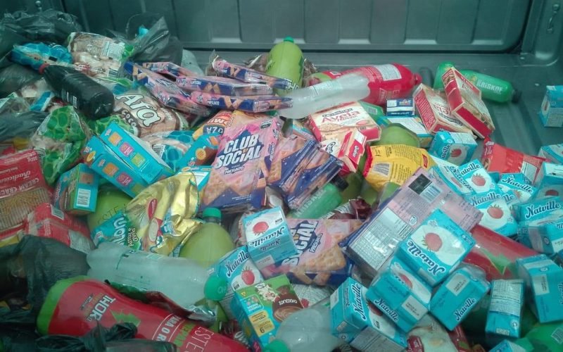 Vigilância Sanitária recolhe 300 kg de produtos impróprios para consumo na Levada, em Maceió