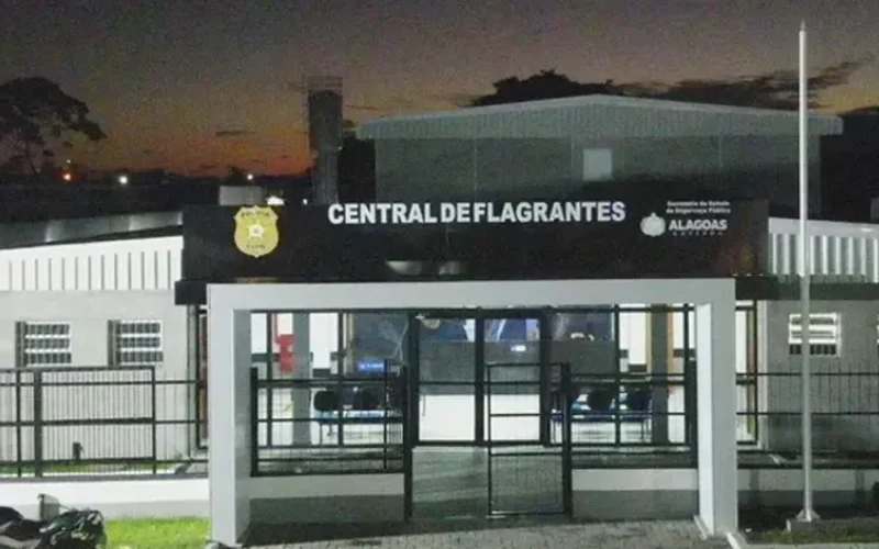 Vizinho leva bebê sem autorização e é preso após polícia encontrar combustível irregular em casa