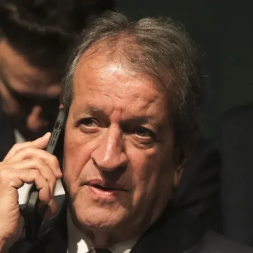 Flávio Dino determina bloqueio de R$ 119 milhões em bens de Valdemar Costa Neto
