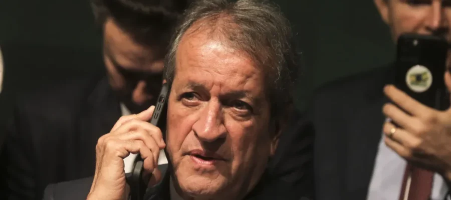 Flávio Dino determina bloqueio de R$ 119 milhões em bens de Valdemar Costa Neto