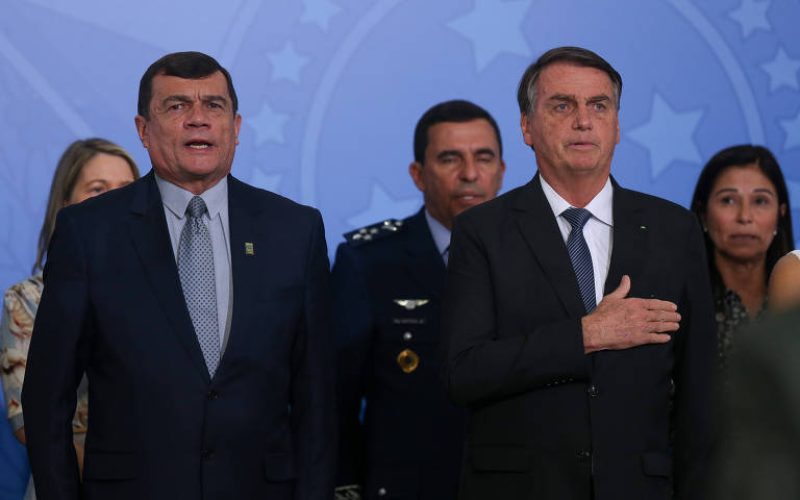 Advogados de ex-ministro da Defesa expõem Bolsonaro e enfurecem aliados