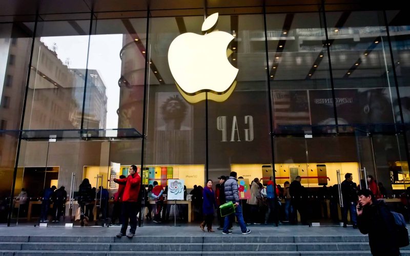 Apple é multada em mais de R$ 100 mil por venda de aparelhos sem fonte de carregador em Maceió