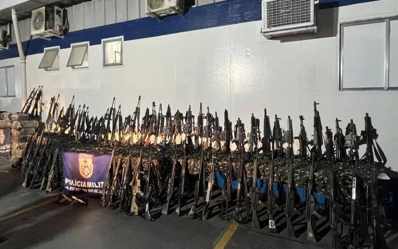Operação no Rio apreendeu fuzis das Forças Venezuelanas