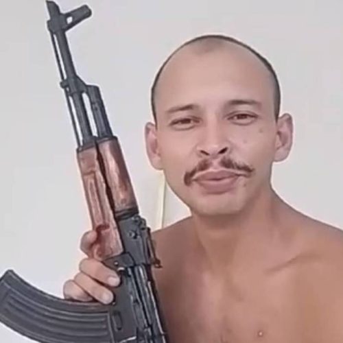 Traficante do Comando Vermelho grava vídeo armado na Ucrânia e envia recado ao Brasil