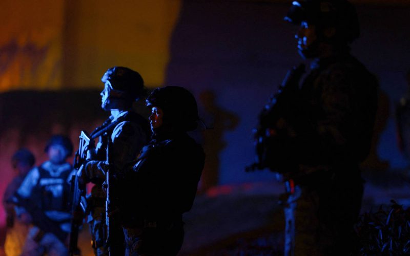 Criminosos tomam conta de cidades no méxico e país mobiliza 10 mil militares após morte de “El Mencho”