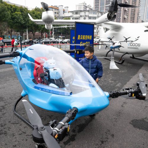 Ministério abre consulta para criar regras de carros voadores e drones no Brasil