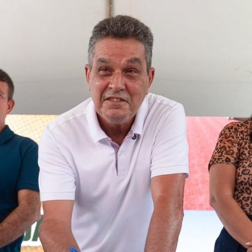 Jovem ignora conselho da mãe, se casa, se separa e volta para casa com roupas em sacos de lixo