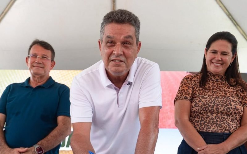 Jovem ignora conselho da mãe, se casa, se separa e volta para casa com roupas em sacos de lixo