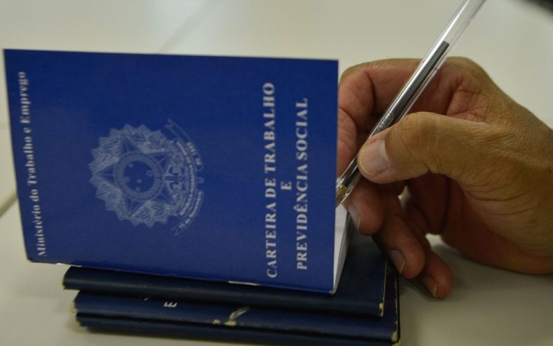 Governo quer redução de duas horas na jornada de trabalho já em 2026