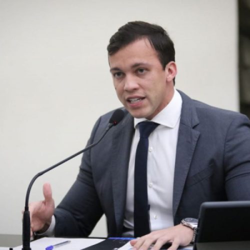 Deputado Leonam cobra da SESAU que pague salários atrasados de profissionais de enfermagem