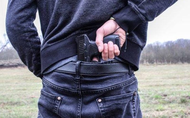Deputados aprovam proposta de porte de arma para corretores de imóveis
