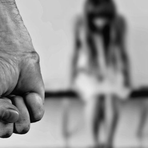 Matar ou usar filho para atingir a mãe pode render até 40 anos de prisão