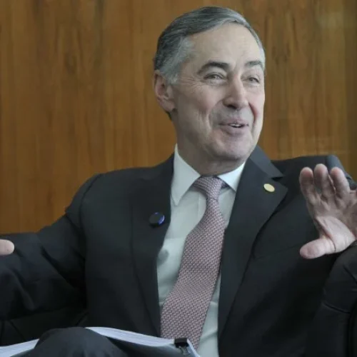 Ministro Barroso afirma que pena de Bolsonaro é alta, mas é o que está prevista pela lei