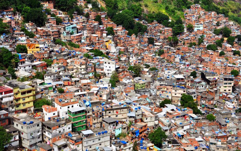 Pobres pagam 32% da renda em impostos, enquanto super-ricos desembolsam apenas 10%
