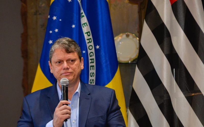 Tarcísio defende renovação política e alfineta Lula: “É hora de dar a vez”