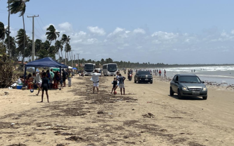 Justiça pode proibir carros na praia do Pontal do Peba para proteger banhistas; entenda