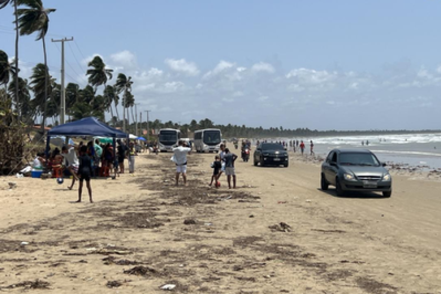 Justiça pode proibir carros na praia do Pontal do Peba para proteger banhistas; entenda