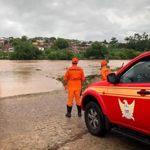 Chuvas persistem e causam transbordamentos de rios no interior de Alagoas