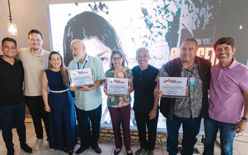 Prefeito Júnior Menezes celebra o Dia do Jornalista ao lado da imprensa palmarina em café promovido pelo Portal Zona 10