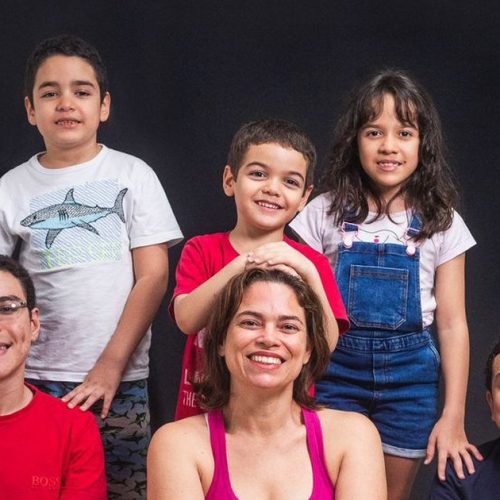 Líder social e mãe de cinco filhos autistas, Luana Rodrigues se lança como pré-candidata a deputada estadual em Alagoas