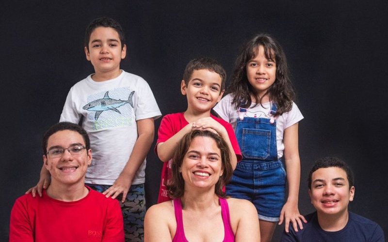 Líder social e mãe de cinco filhos autistas, Luana Rodrigues se lança como pré-candidata a deputada estadual em Alagoas