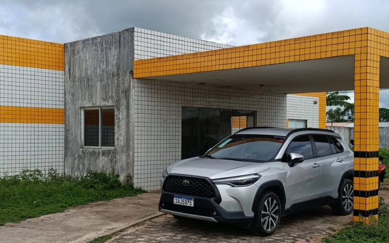 Sem pintura, mato alto e descaso: CAPS AD III de Porto Calvo está fechado e em estado de abandono