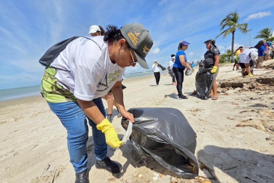 JHC participa de movimento dedicado à limpeza de praias, rios e mangues em Maceió