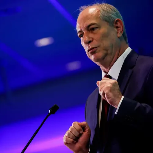 PL suspende apoio a Ciro Gomes após racha entre Michelle e filhos de Bolsonaro