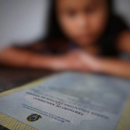 Brasil tem 800 mil registros sem pai desde 2019 e quase 50 mil ações na Justiça para reconhecimento de genitor