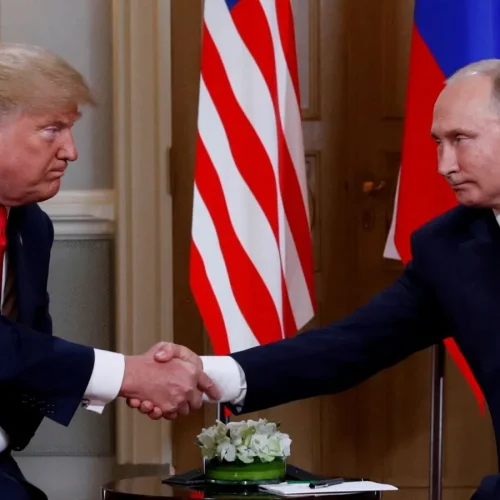 Trump aposta em acordo com Putin e mira reunião de paz
