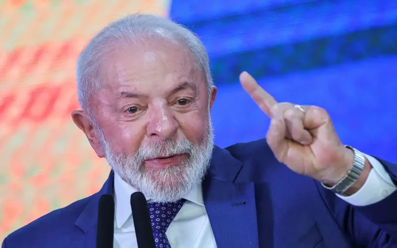 Lula critica “baixo nível” do Congresso e faz discurso com tom eleitoral em evento com presidente da Câmara