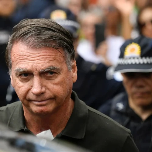 Filhos de Bolsonaro e PL tentam rearticular ofensiva por anistia