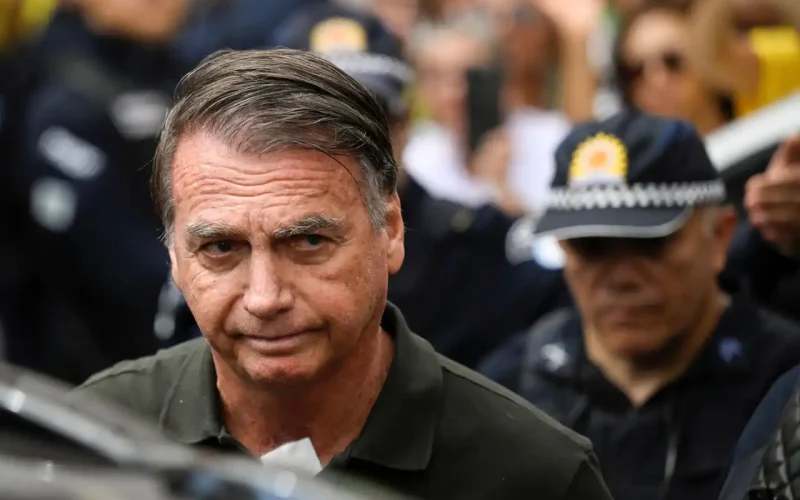 Senadores vistam Papuda antes de possível transferência de Bolsonaro