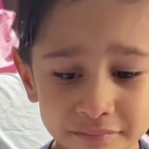Vídeo emocionante de mãe incentivando filho a superar insegurança com cicatrizes comove as redes sociais