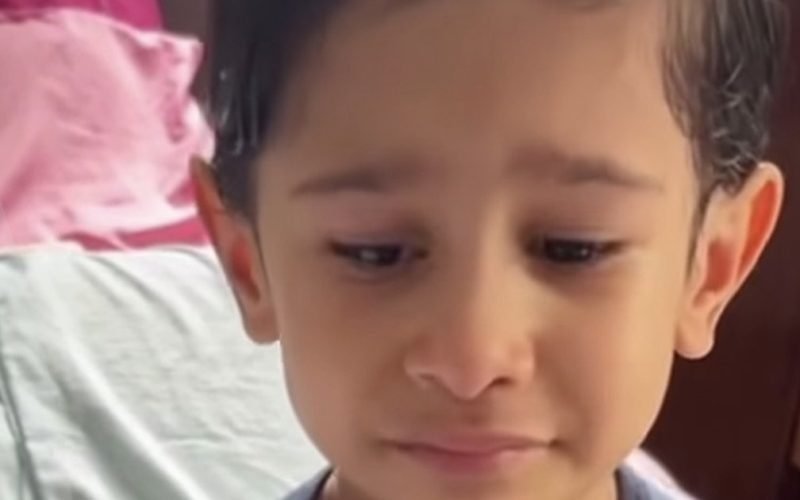 Vídeo emocionante de mãe incentivando filho a superar insegurança com cicatrizes comove as redes sociais