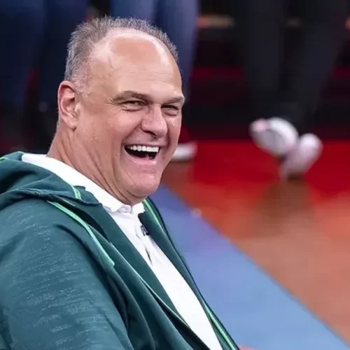 Filho de Oscar Schmidt emociona ao se despedir do pai: “O mundo perde um ídolo, e eu perco meu pai”