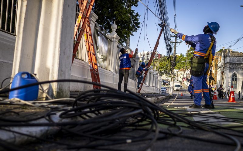 Projeto Poste Limpo já organiza mais de 64 km de cabos em Maceió