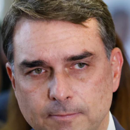 Flávio Bolsonaro aciona justiça para apagar vídeo que o chama de ”corrupto”