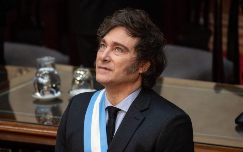 Alexandre de Moraes nega visita de Javier Milei a Bolsonaro durante prisão domiciliar