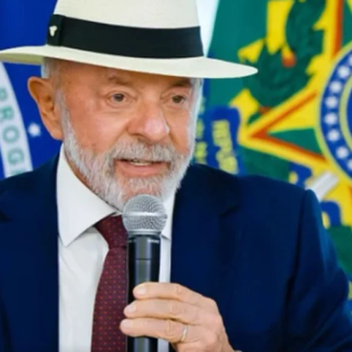 Lula confirma que mistura de etanol na gasolina subirá de 30% para 32%