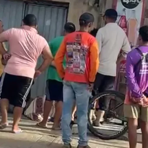 Homem é morto a tiros em frente a mercadinho no interior de Alagoas